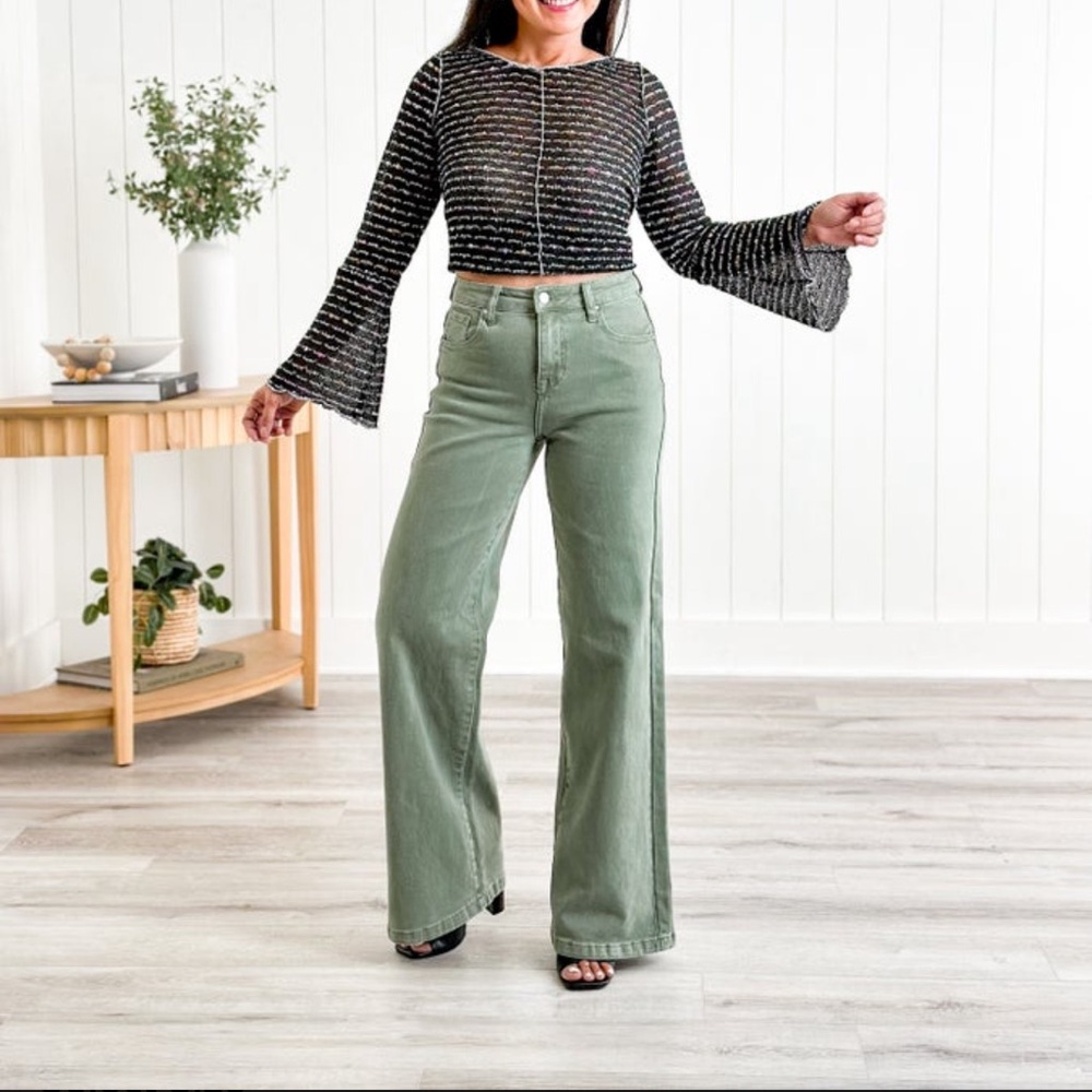 Risen FP Exclusive High Rise Olive Tummy
Control Wide Leg Jeans. Size 28/7